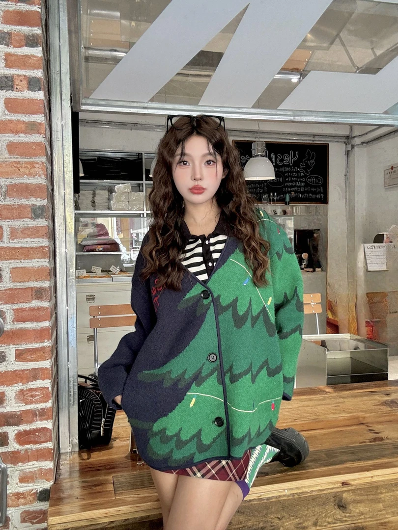 13DE MARZO 2024AW 秋冬 新款 节日胶囊系列 圣诞树趴熊开衫-2480