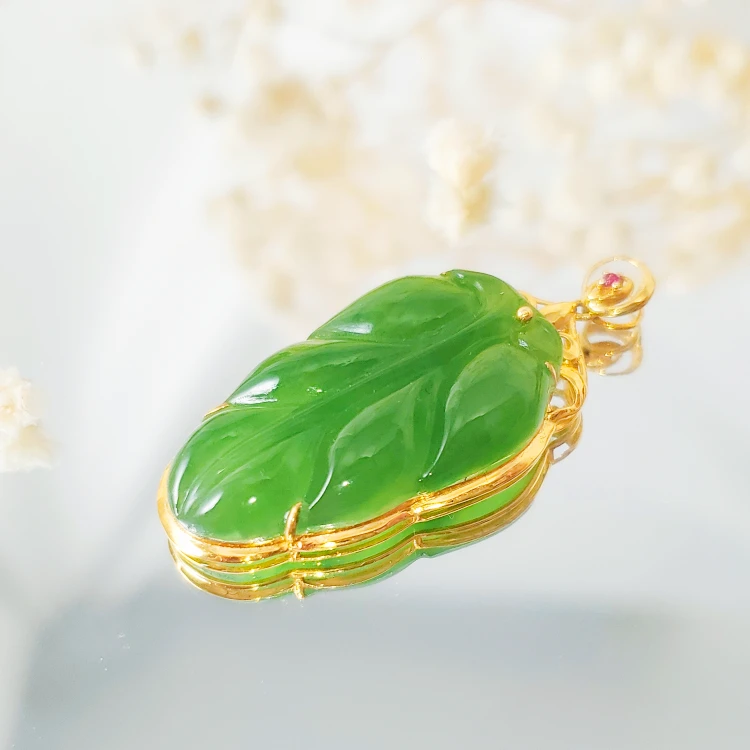 18K金和田玉苹果绿大叶子吊坠 G6638