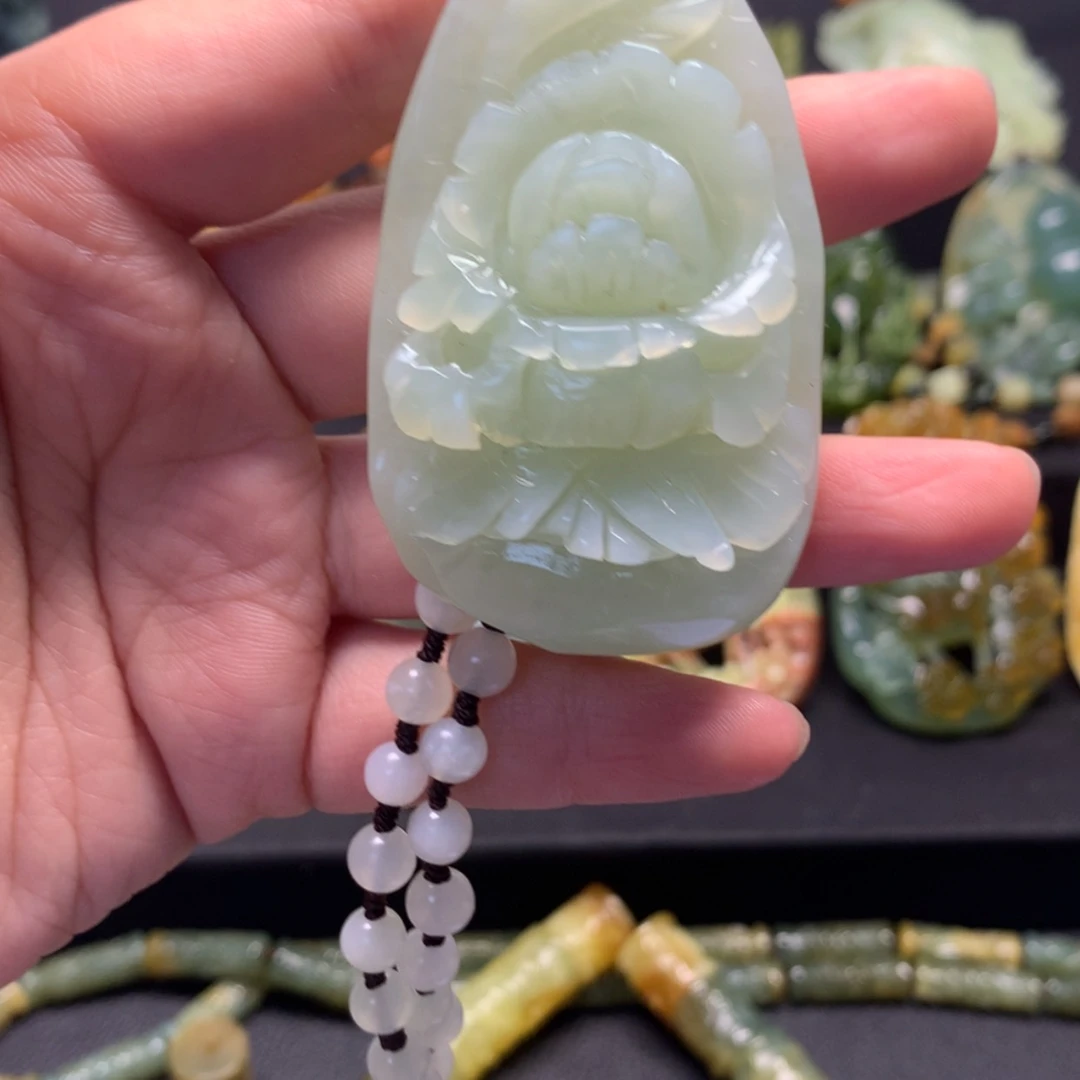 【闪购商品】蛇纹石玉颈饰未镶嵌