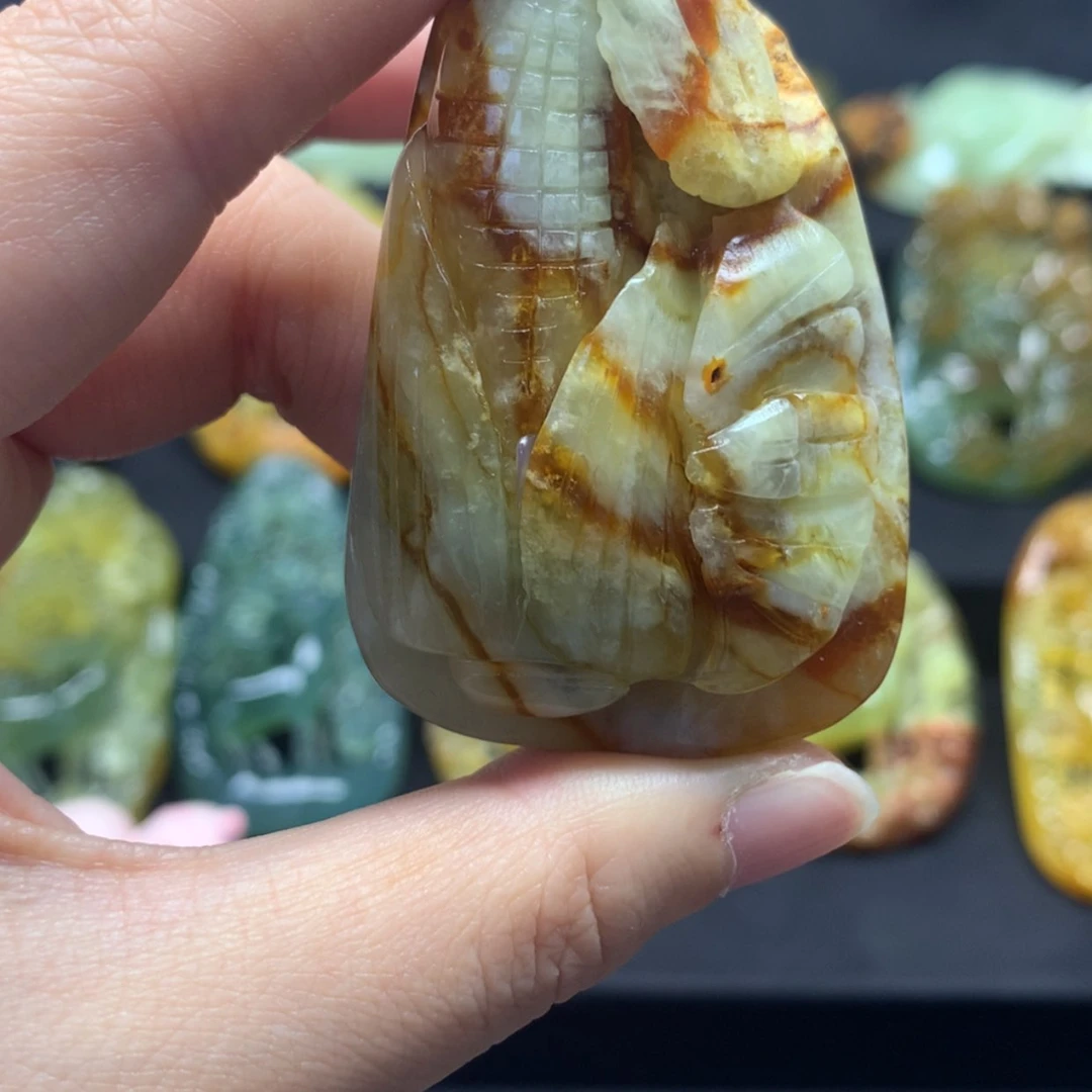 【闪购商品】蛇纹石玉颈饰未镶嵌