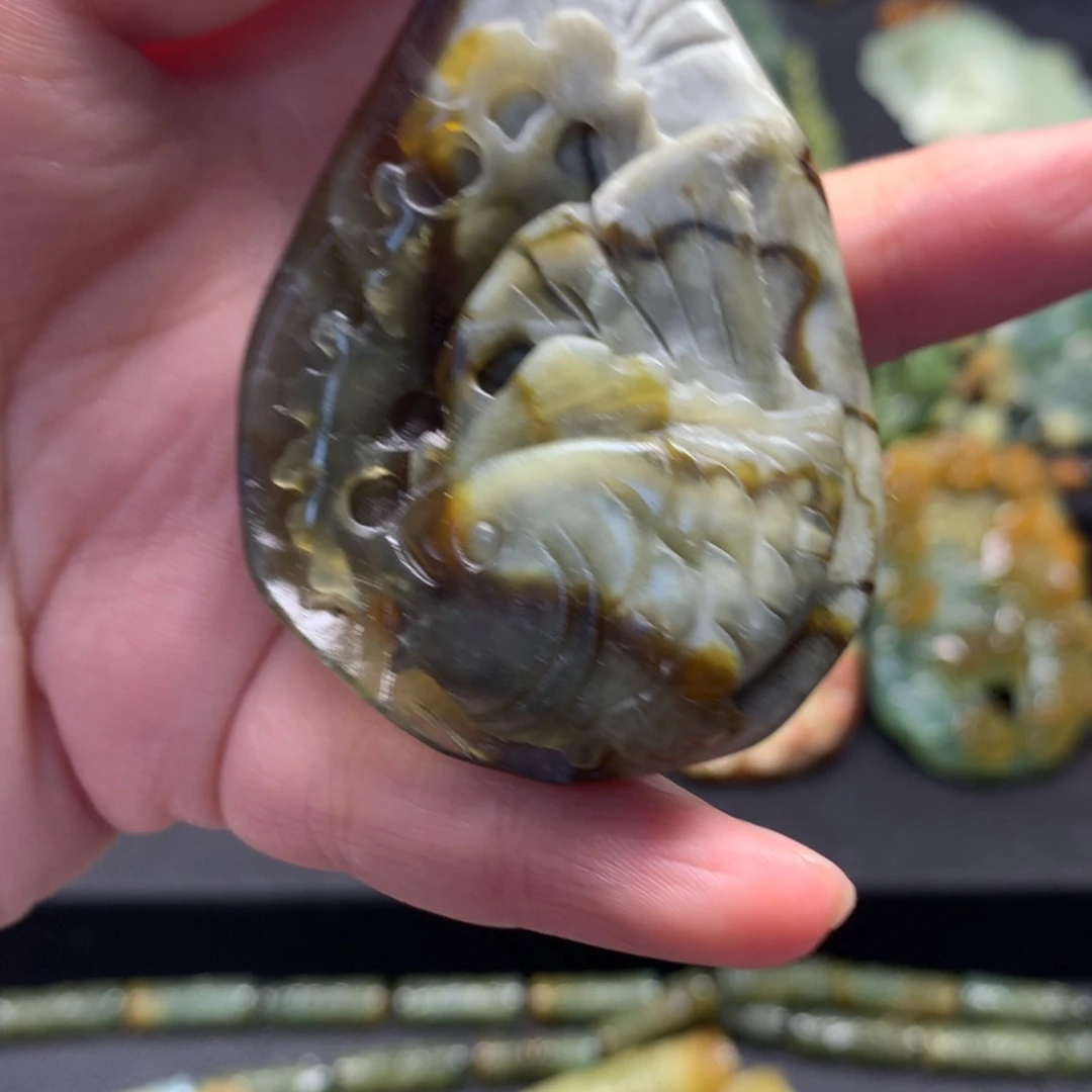 【闪购商品】蛇纹石玉颈饰未镶嵌