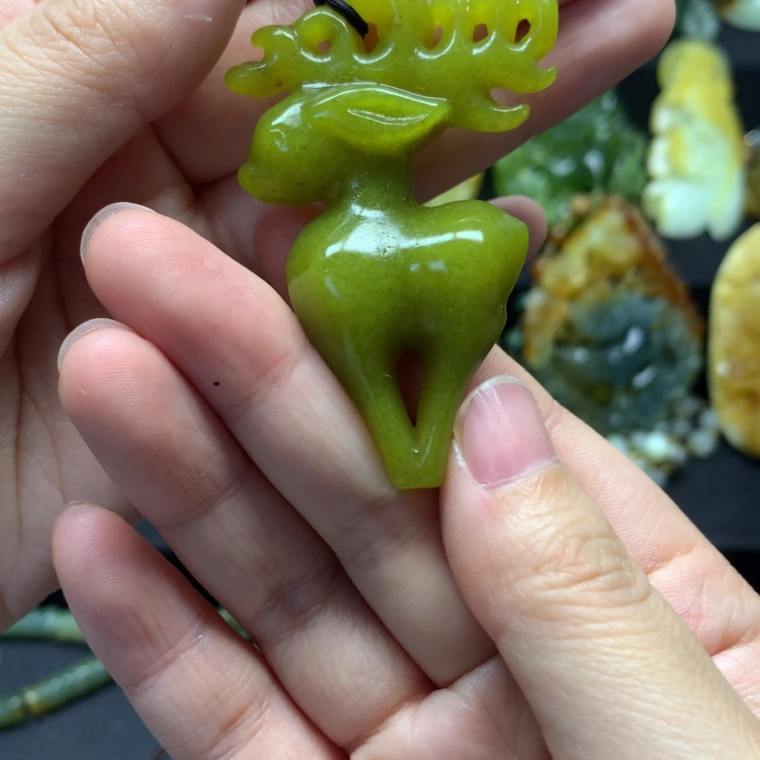 【闪购商品】蛇纹石玉颈饰未镶嵌