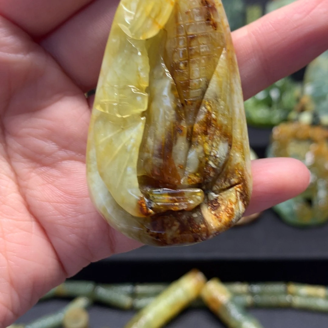 【闪购商品】蛇纹石玉颈饰未镶嵌