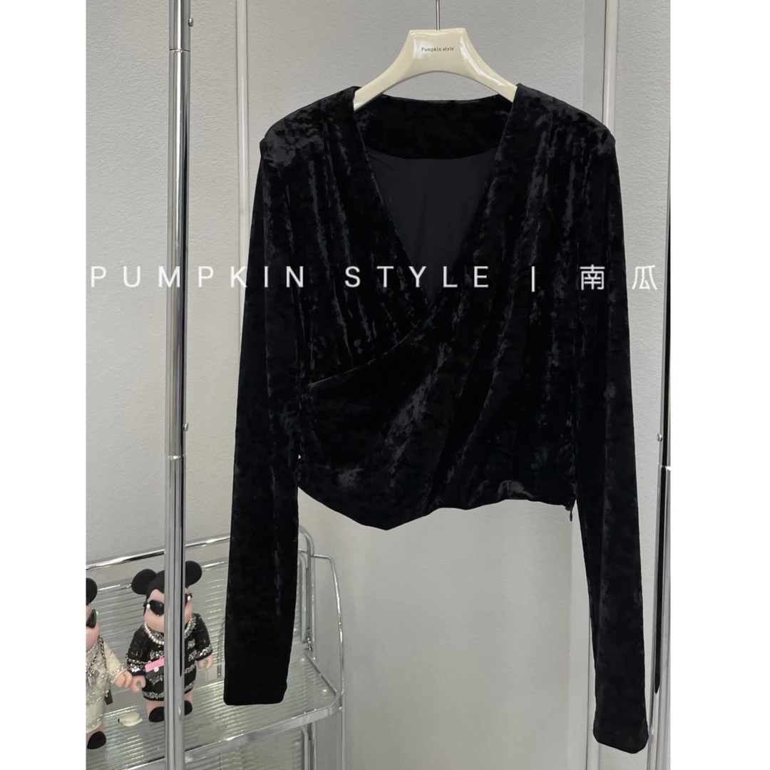 PUMPKIN·大码丝绒深V垫肩上衣T恤