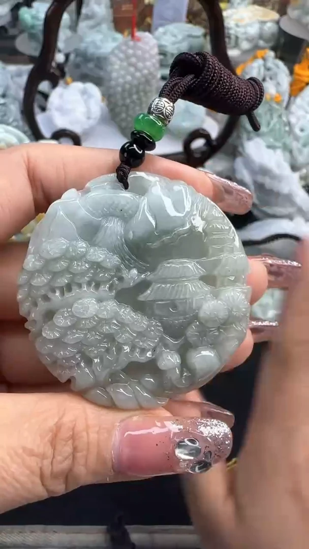 【闪购商品】翡翠颈饰未镶嵌山水