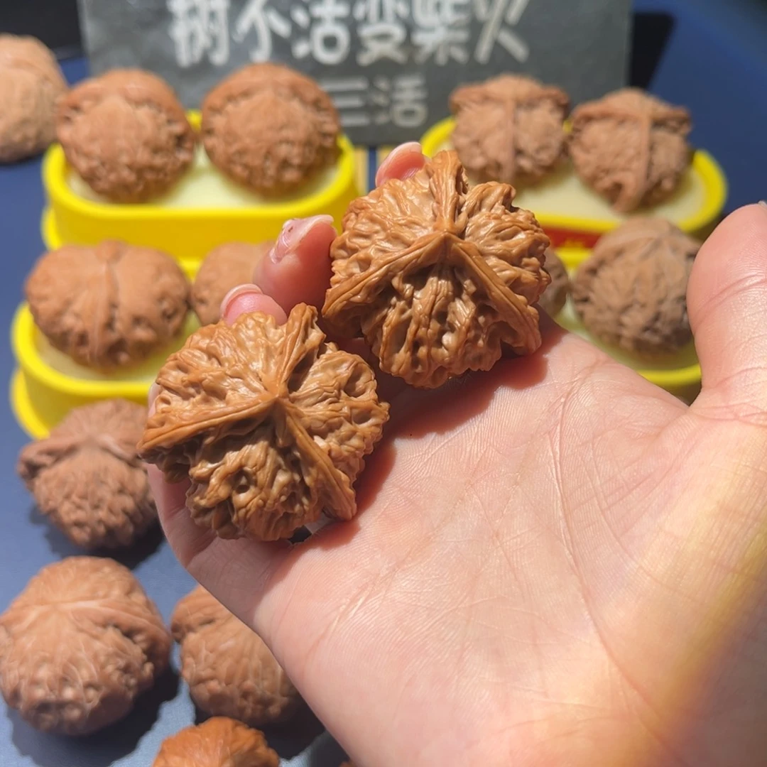 文玩核桃把件盘山三棱40