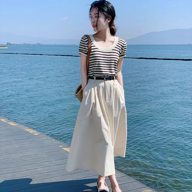 夏季条纹圆领针织短袖T恤上衣女搭配韩系遮胯工装百褶半身A字裙子