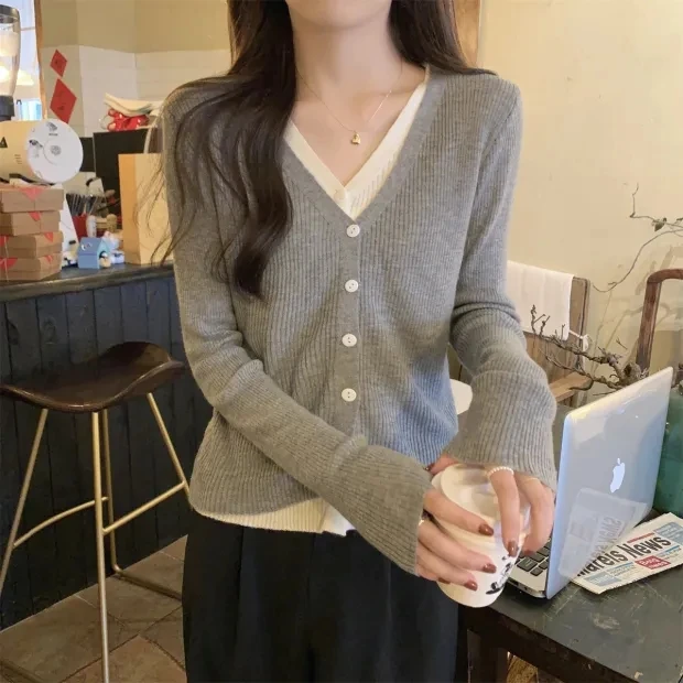 假两件黑色气质单排扣针织开衫女修身显瘦2025年秋季新款薄款长袖