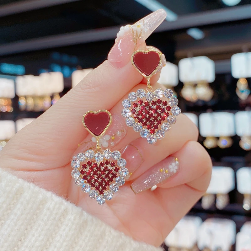 铜合金合成锆石耳饰 687滴油镶钻爱心耳环韩国气质百搭设计感耳钉