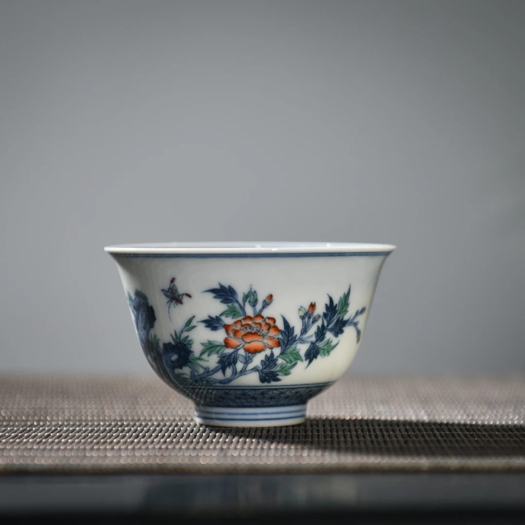 【涂老师亲工涂杏花斗彩牡丹花蝶主人杯