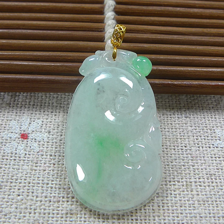 缅甸天然翡翠A货 老坑冰种飘绿如意吊坠镶18k金