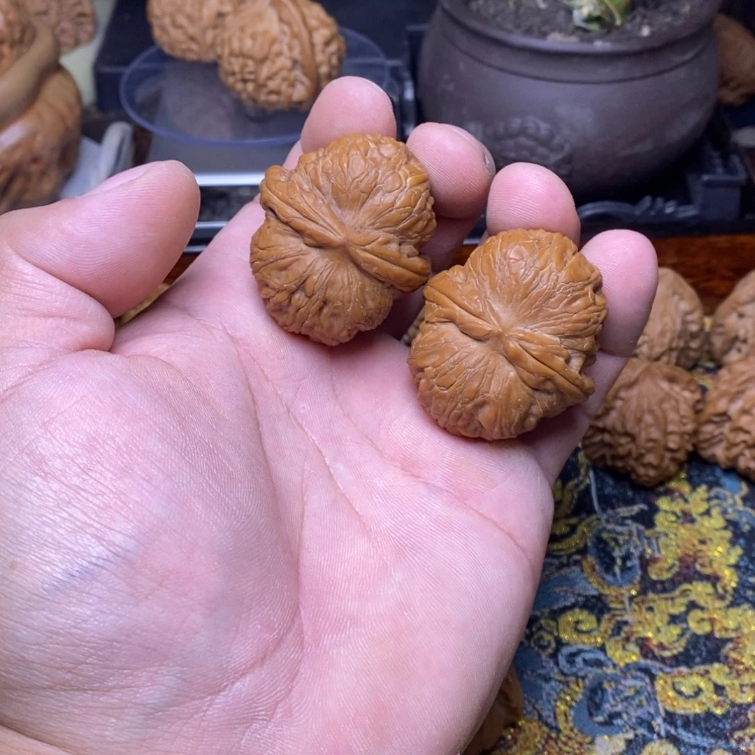 文玩核桃吊坠元宝