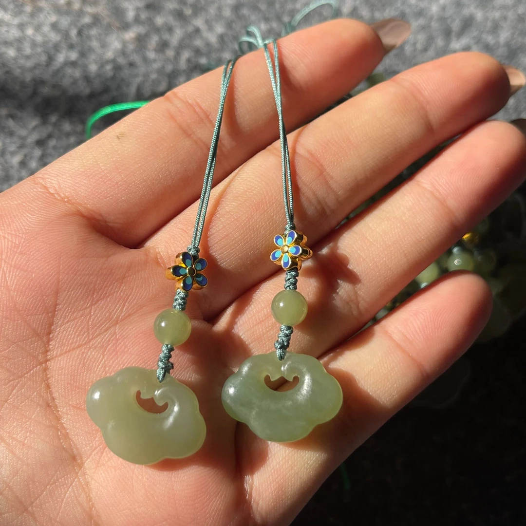 天然和田玉绿晴色祥云锁挂件拍一发一