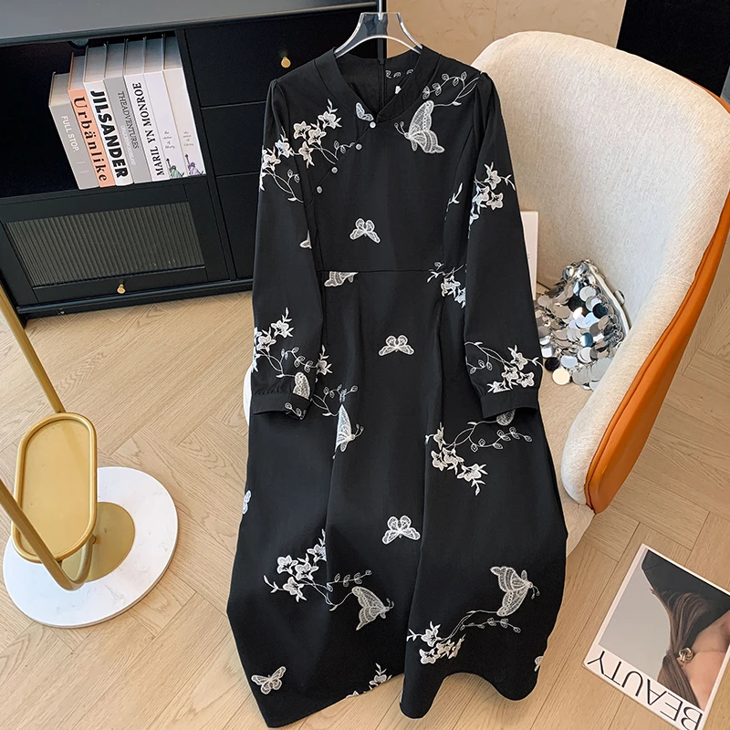 大码女装300斤时尚复古新中式国风刺绣黑色收腰连衣裙66618