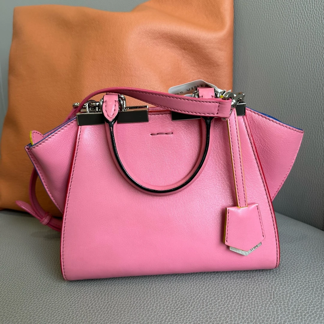 95新 FENDI/芬迪 FENDI粉色小蝙蝠包E00066