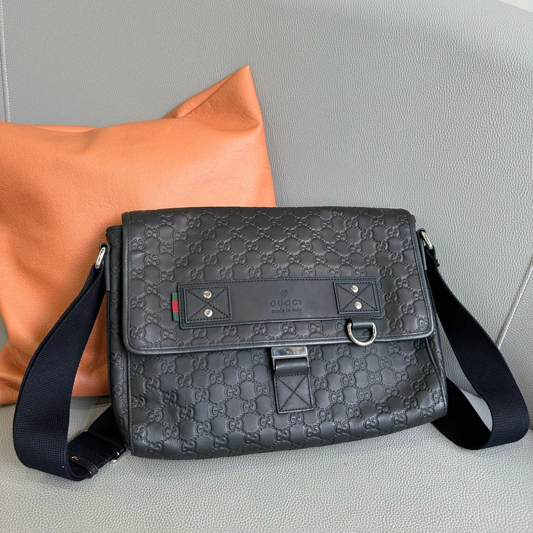 95新 GUCCI/古驰 Gucci黑色压纹翻盖斜挎包B00852