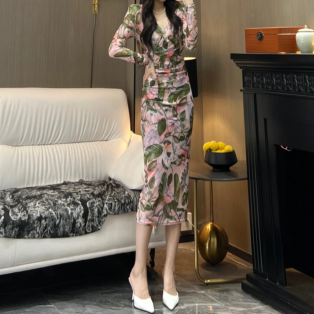 气质女人味轻奢V领长袖绿叶印花显瘦包身修身时尚百搭连衣裙长款