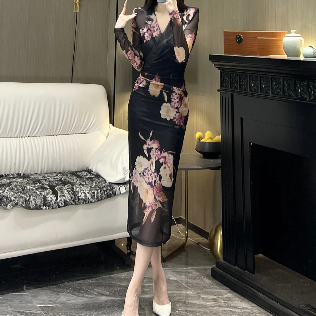 轻奢气质女人味V领长袖花开盛夏显瘦包身修身时尚百搭连衣裙长裙