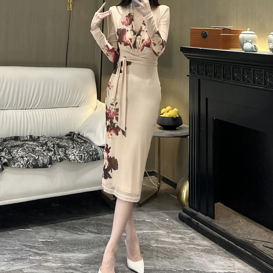 气质女人味轻奢V领绑带长袖山月为枕显瘦定位花修身百搭连衣裙