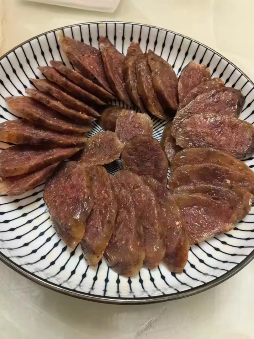 【香辣香肠】土法腌熏农家猪肉秘制猪肠衣营养散装称重风味纯肉香肠