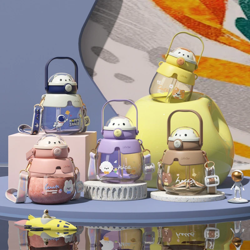 新款卡通儿童吸管杯奶昔果汁杯便携随手杯宝宝抱抱熊塑料水杯8001