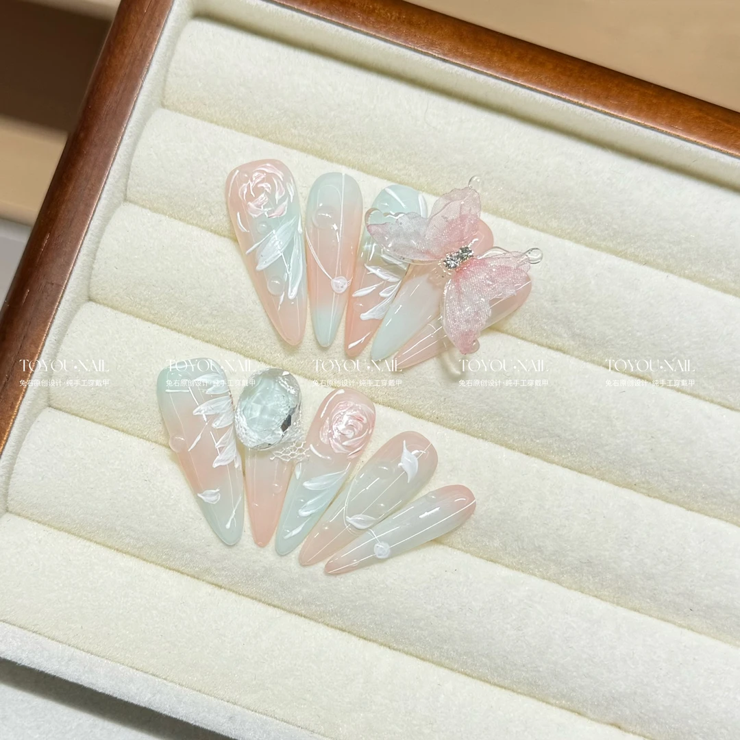 TOYOU【芳菲】高定轻奢穿戴甲长尖型马卡龙色渐变蝴蝶冰透钻可拆卸