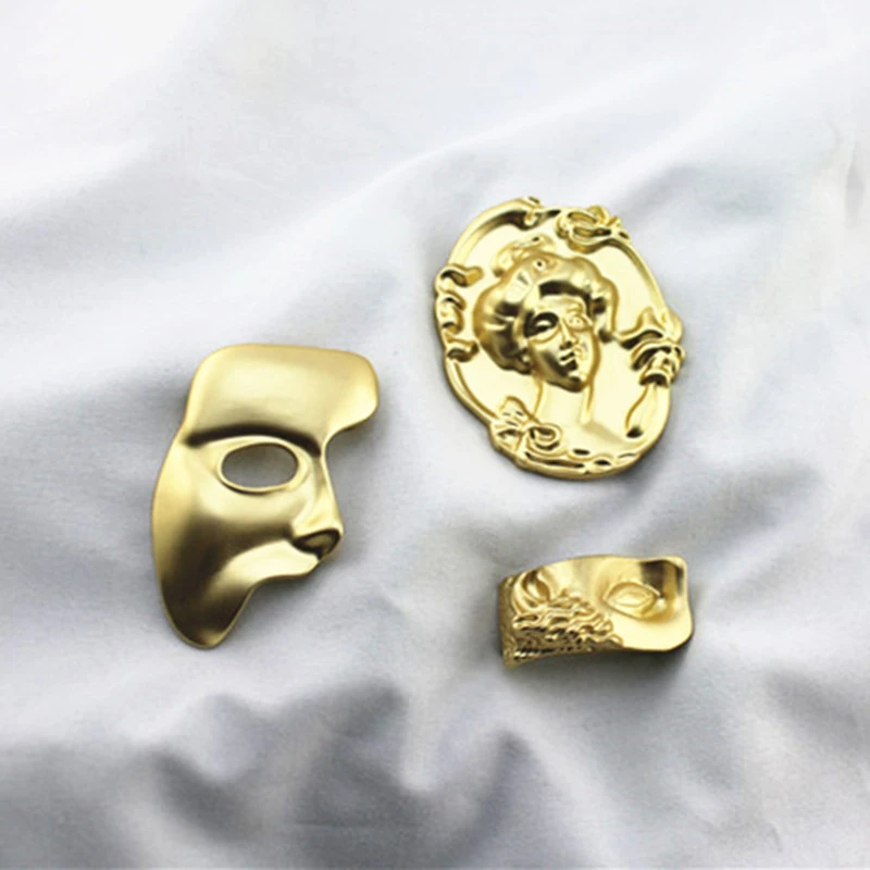 新款欧美个性复古森系哑光金胸针简约ins风潮人头像别针面具配饰