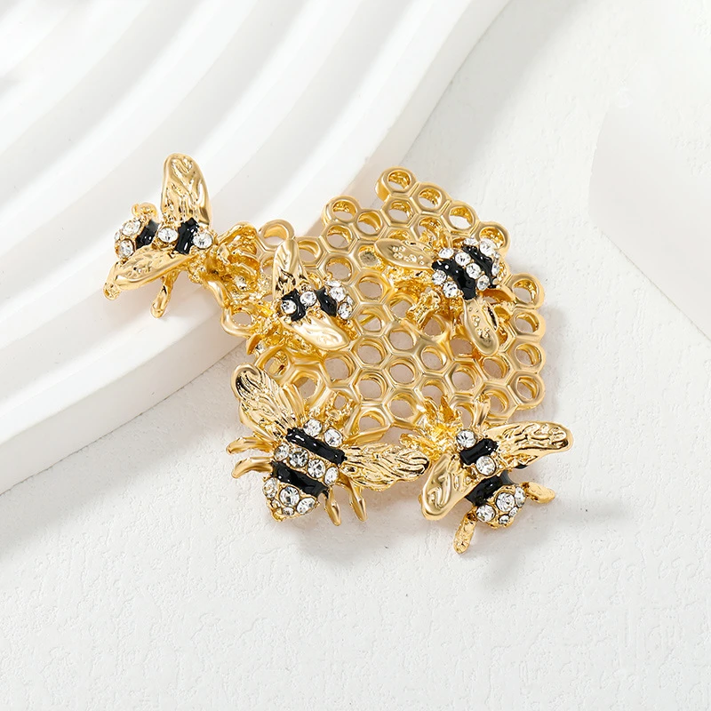 蜂巢蜜蜂个性镂空珐琅胸花时尚百搭可爱气质胸针镶钻高档服装配饰