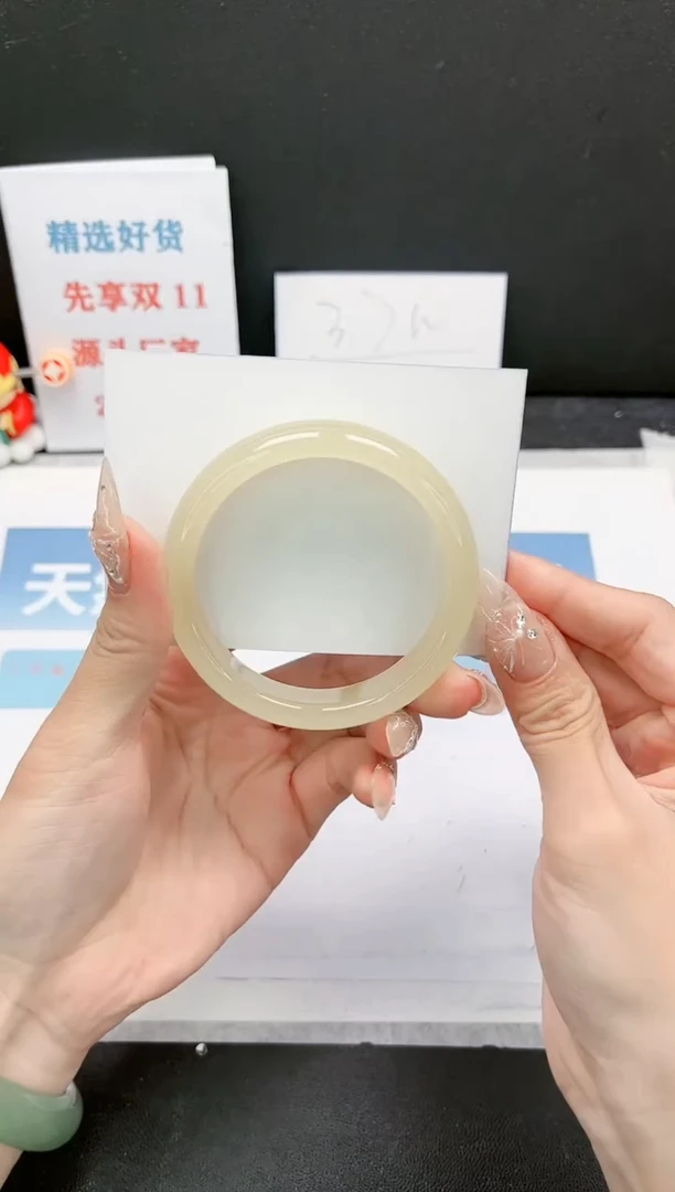 【闪购商品】石英质玉手镯未镶嵌Q398-54.5