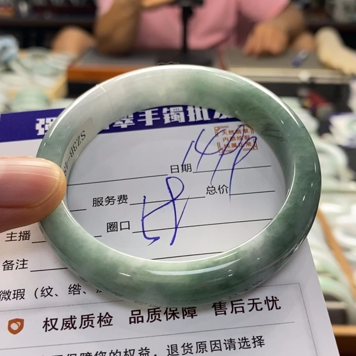 翡翠手镯未镶嵌翡翠手镯未镶嵌