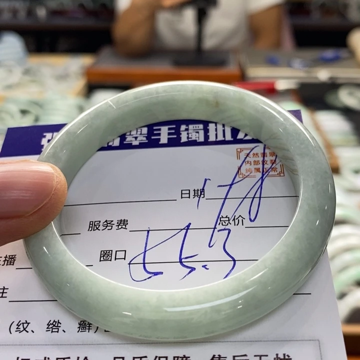 翡翠手镯未镶嵌翡翠手镯未镶嵌