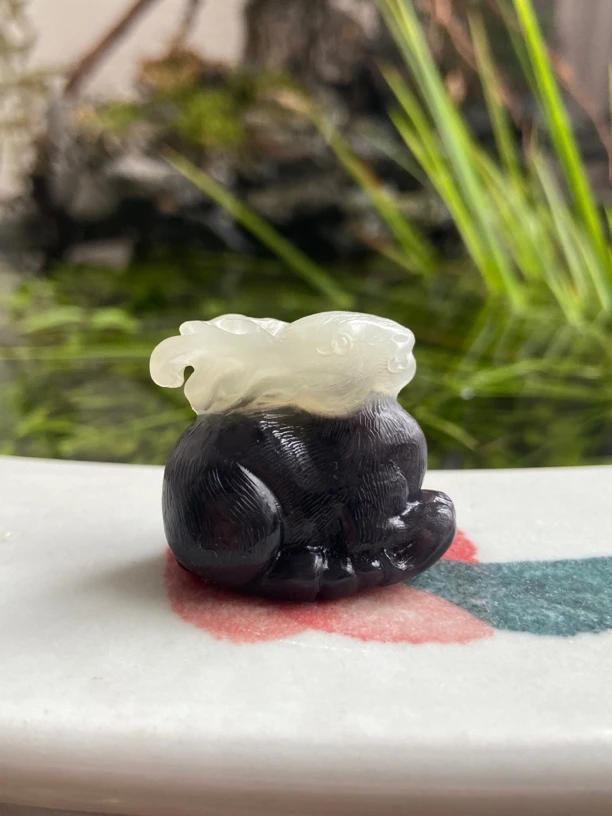 和田玉两色浓郁两色纯色俏色巧雕小鹿吊坠撞色百搭鹿玉挂件纯色