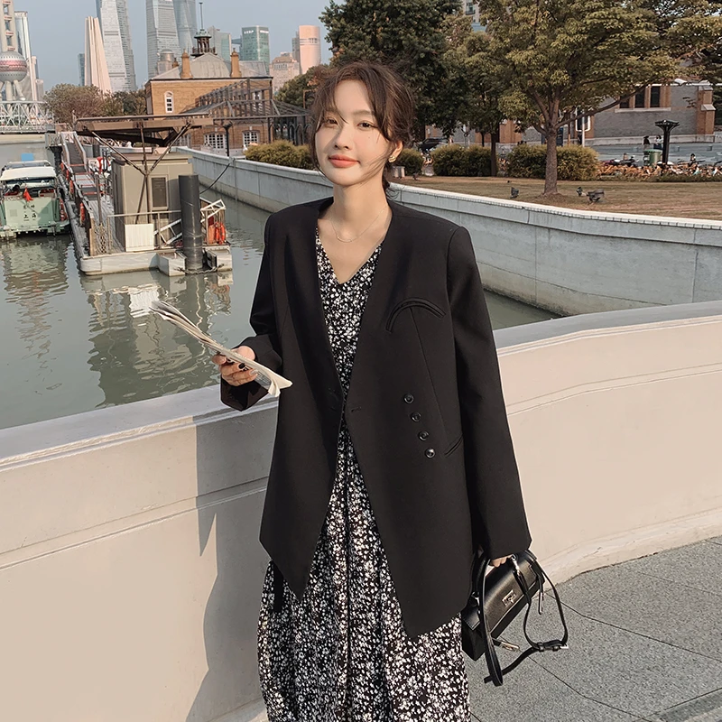 黑色西装外套女春秋2024新款韩版气质高级感通勤廓形宽松小西服