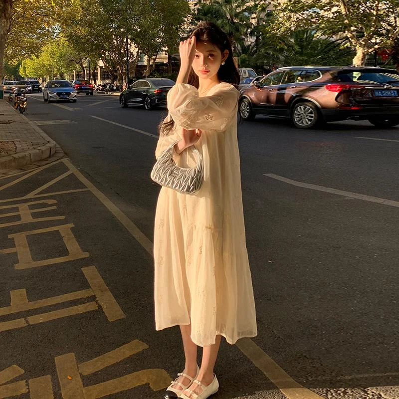 白色茶歇法式绝美连衣裙2025春新款蕾丝超好看别致温柔初恋仙女裙