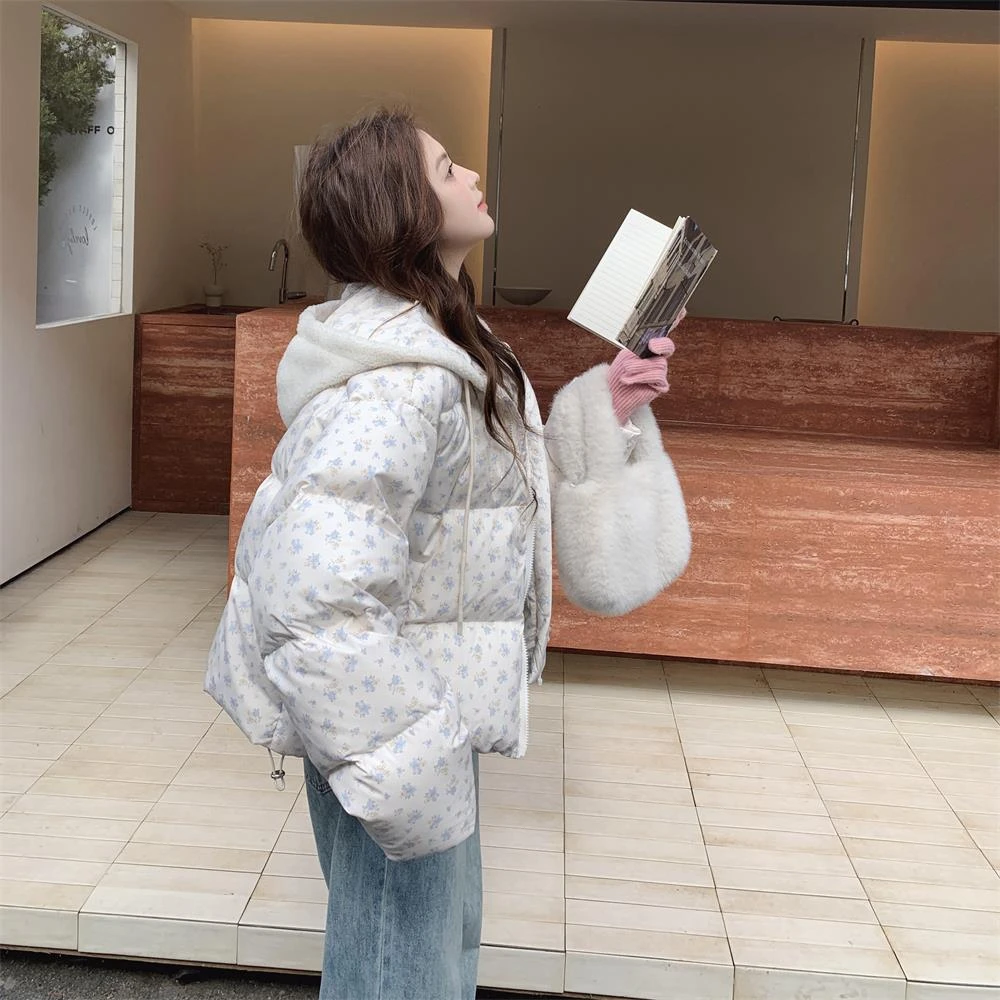 羊羔毛拼接碎花羽绒服女冬季2024新款学院风短款小个子流行韩系