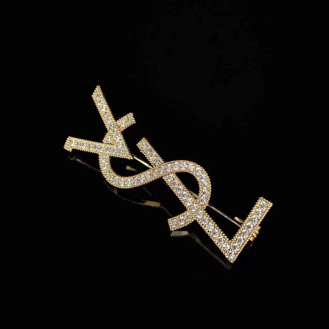 铜合金合成锆石胸针 字母胸针轻奢百搭款小香风胸花饰品133镶钻