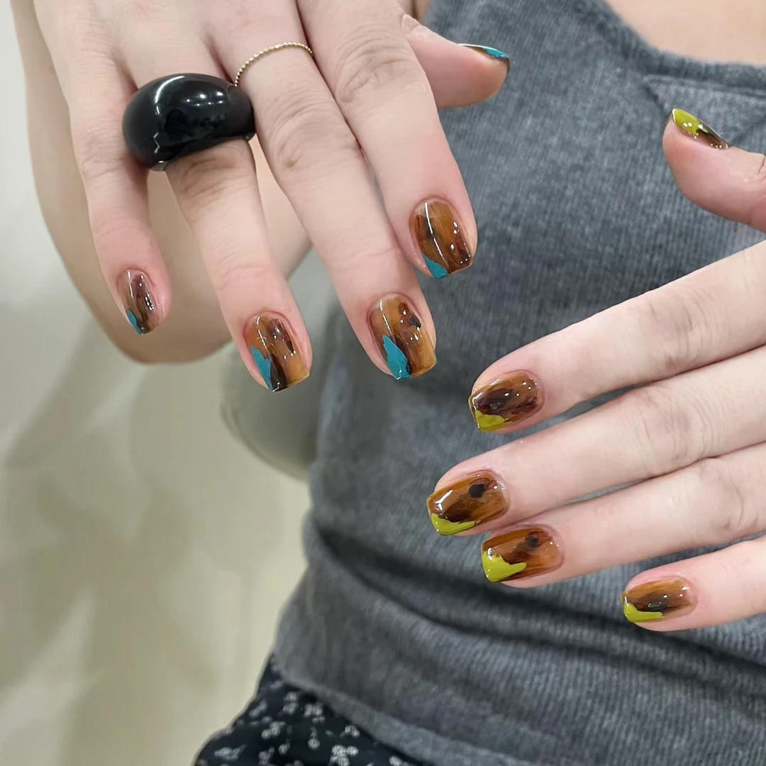 鸳鸯琥珀 秋冬新款美甲咖色晕染琥珀显白手工穿戴甲短款美甲贴片