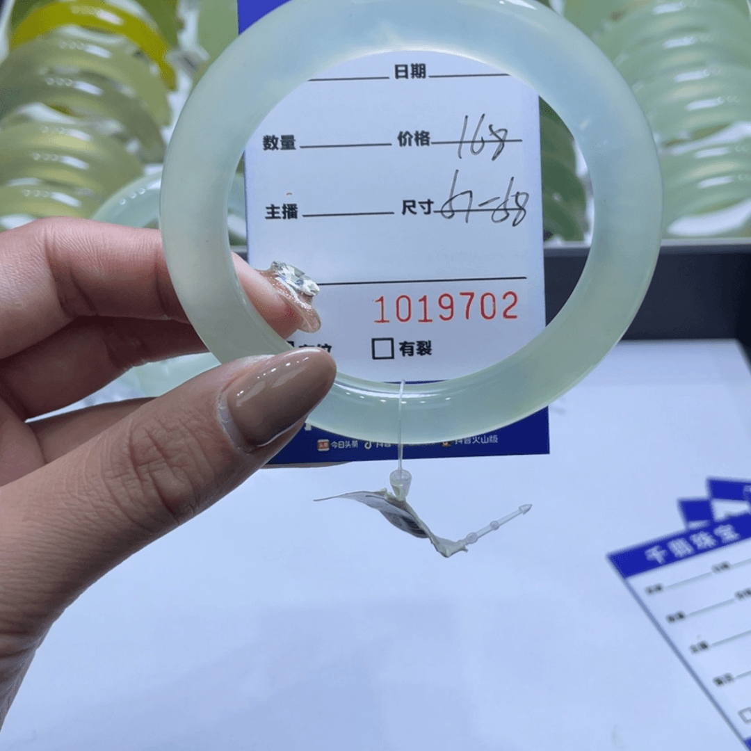 【闪购商品】蛇纹石玉手镯未镶嵌一****呀