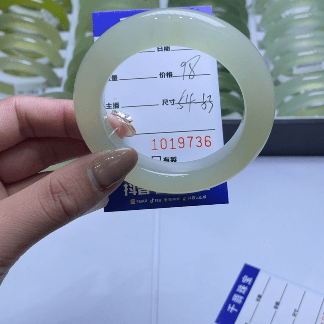【闪购商品】蛇纹石玉手镯未镶嵌封*