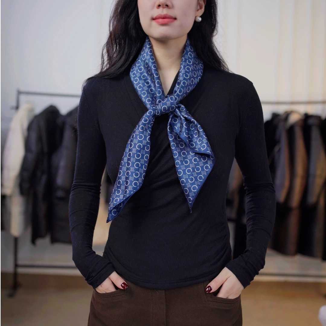 经典蓝色花纹气质洋气时尚百搭方巾-海蓝色