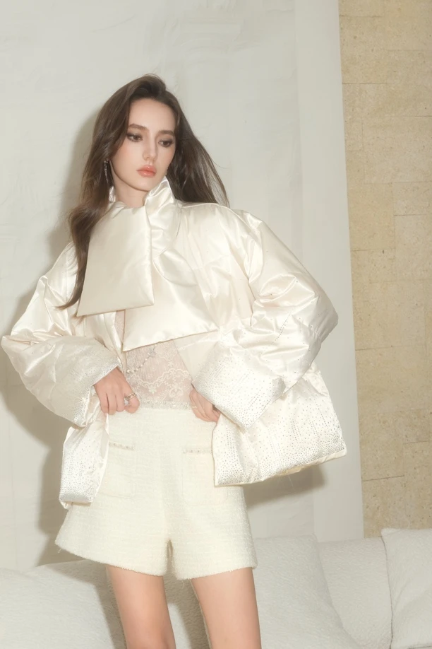 MaiteZamora梦幻渐变烫钻工艺真丝围巾款95白鸭绒羽绒服