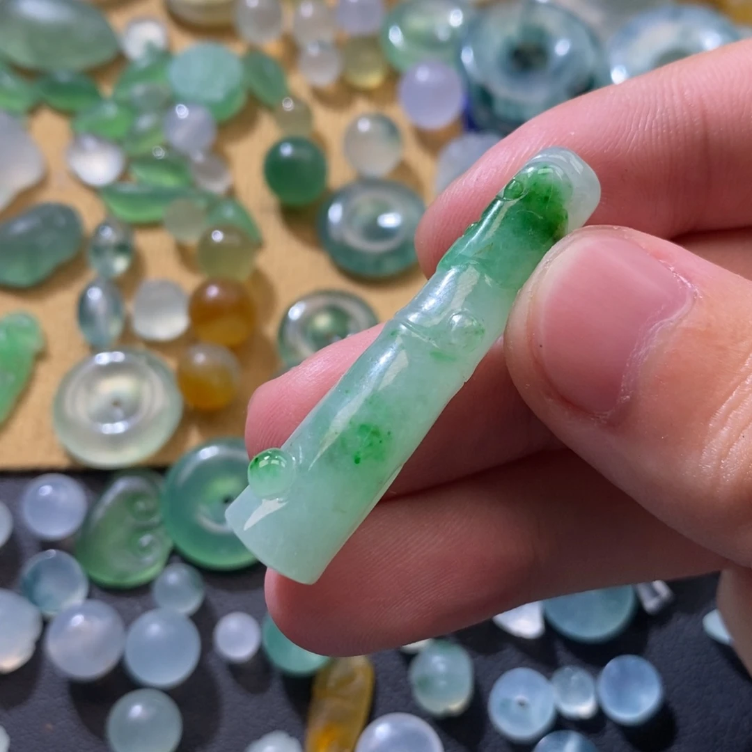 定制翡翠未镶嵌挂件