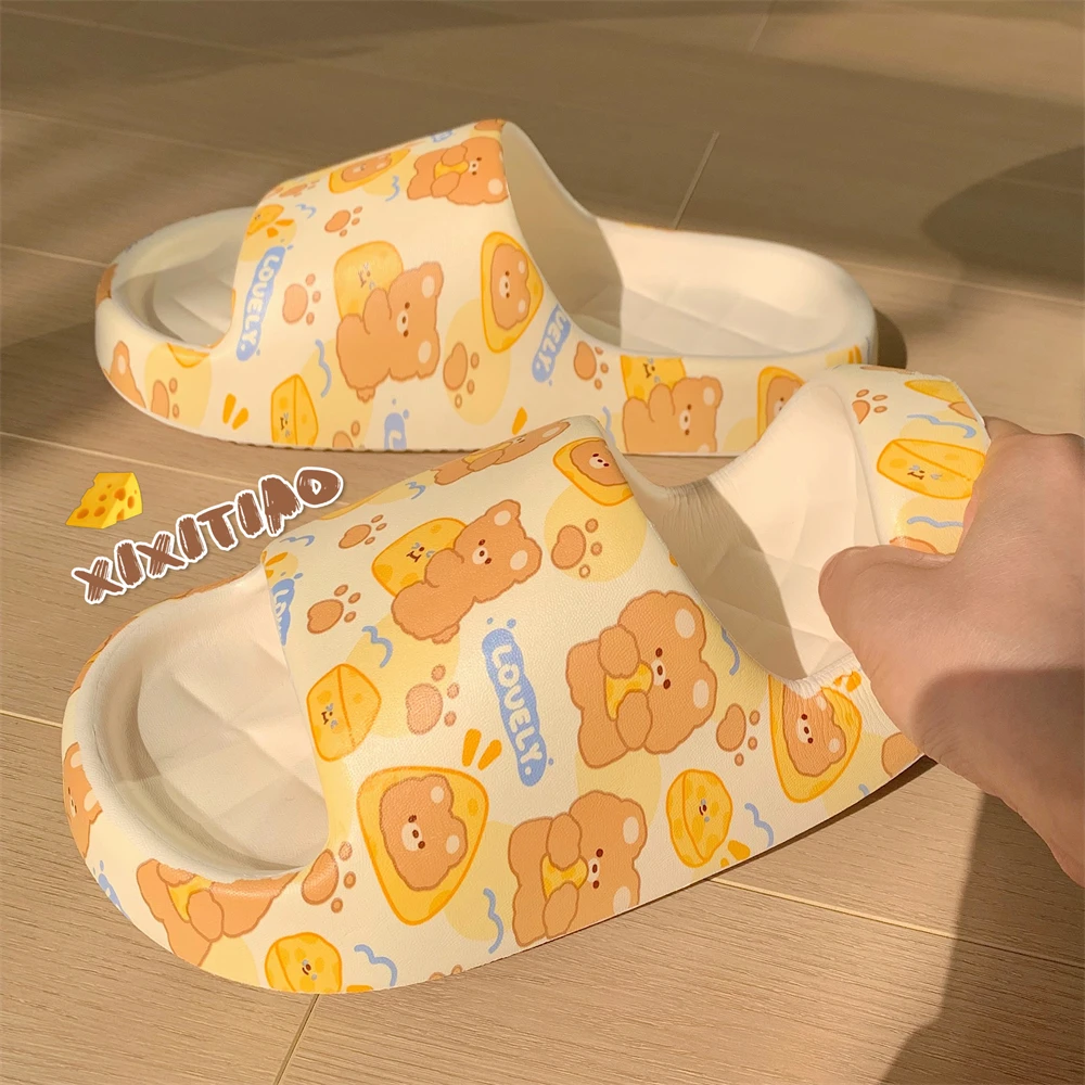 女夏趣味软萌可爱奶酪小熊居家凉拖鞋踩屎感休闲防滑EVA软底拖鞋