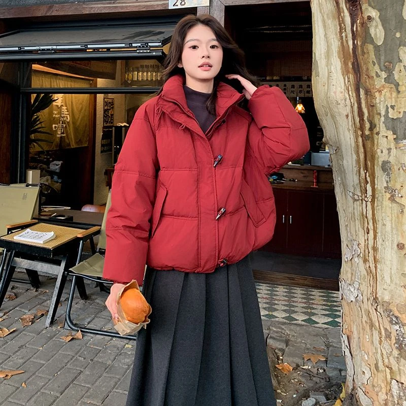 红色时尚洋气时髦牛角扣羽绒派克服女2024年冬季新款小个子短外套