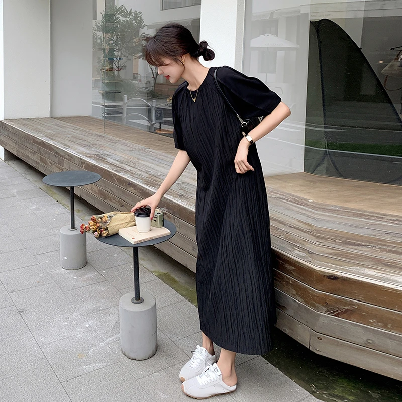 黑色肌理感压褶连衣裙夏季女2025新款韩系宽松显瘦气质长款A字裙i