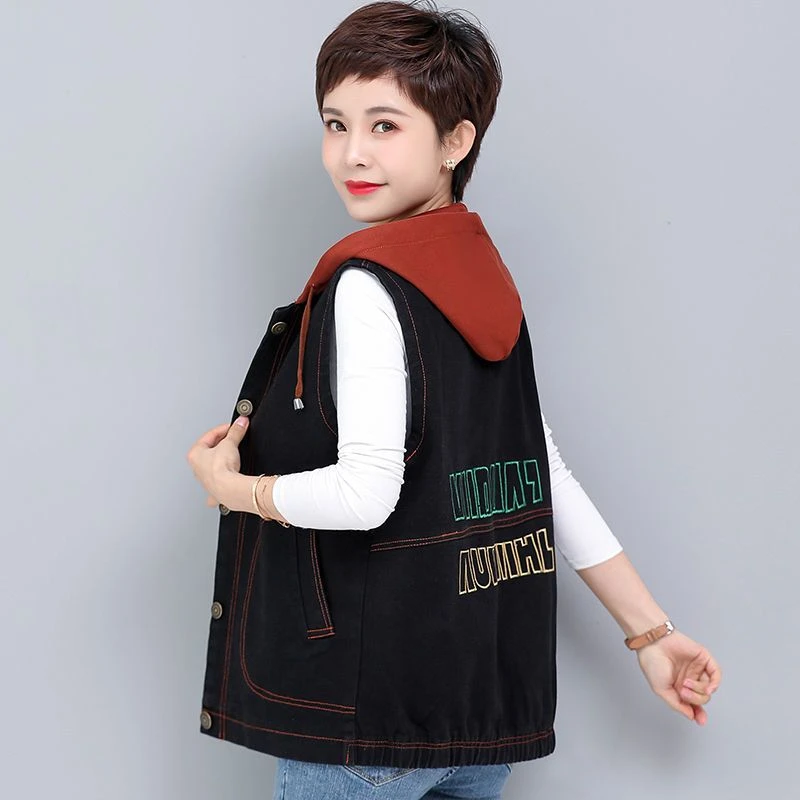 妈妈春秋新款牛仔马甲外套阔太太外穿背心中老年女装大码马夹坎肩