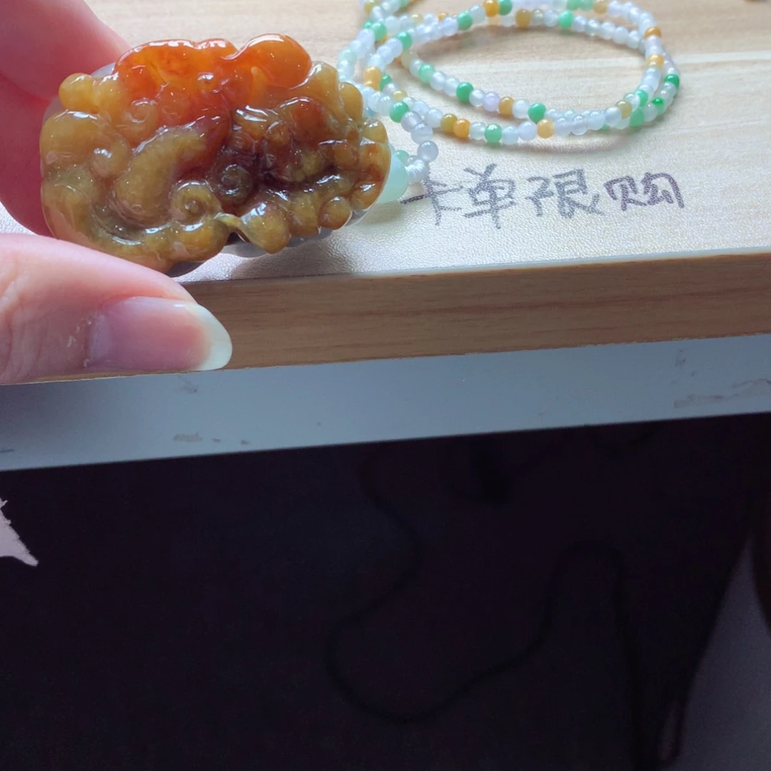 翡翠颈饰未镶嵌吊坠