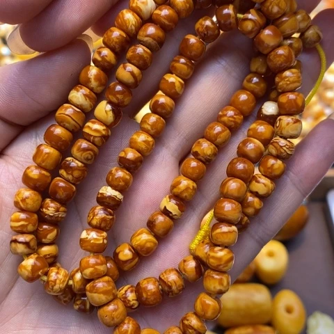 琥珀（花珀）颈饰未镶嵌
