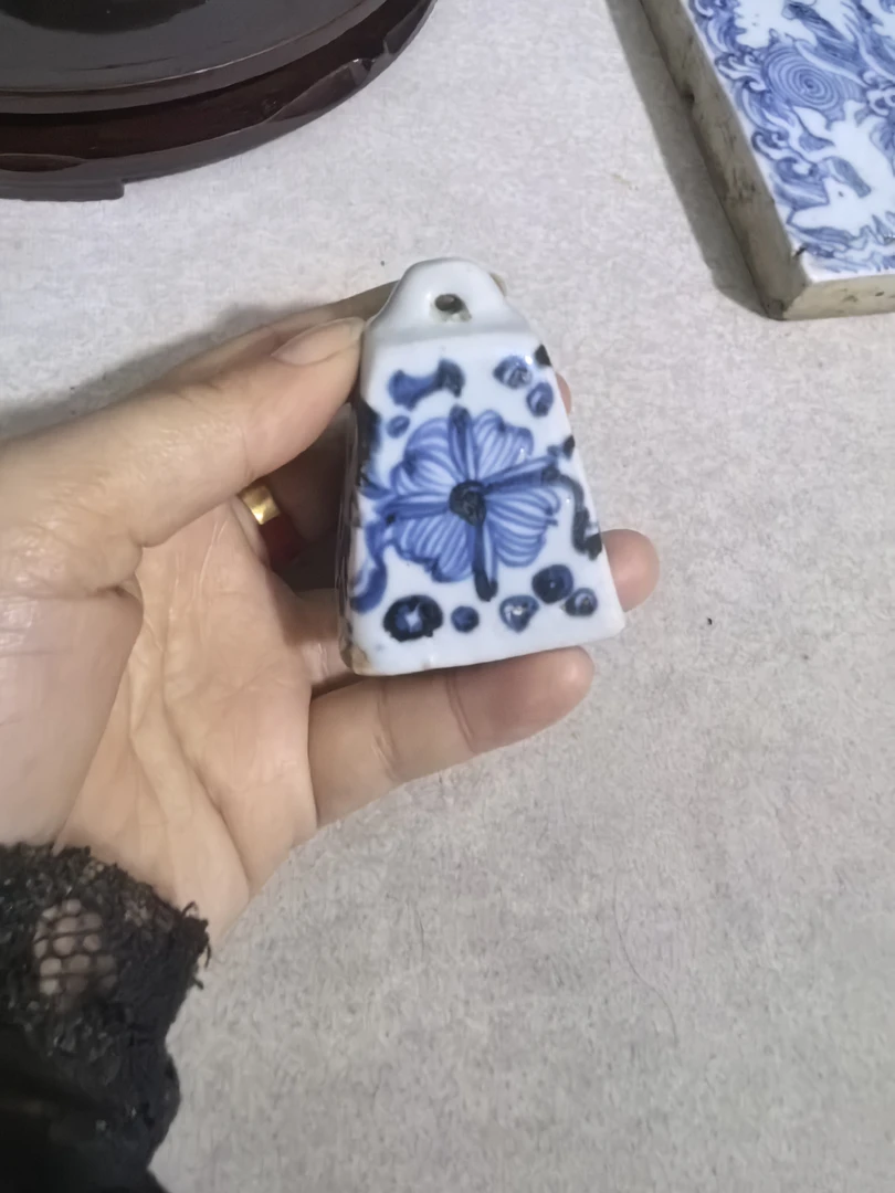 青花八宝纹饰小杯