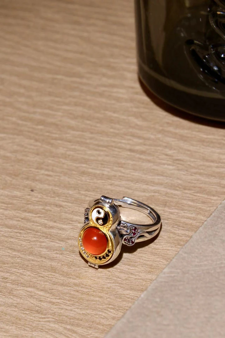 手工设计太s嘎嘎盒银镶南红玛瑙戒指